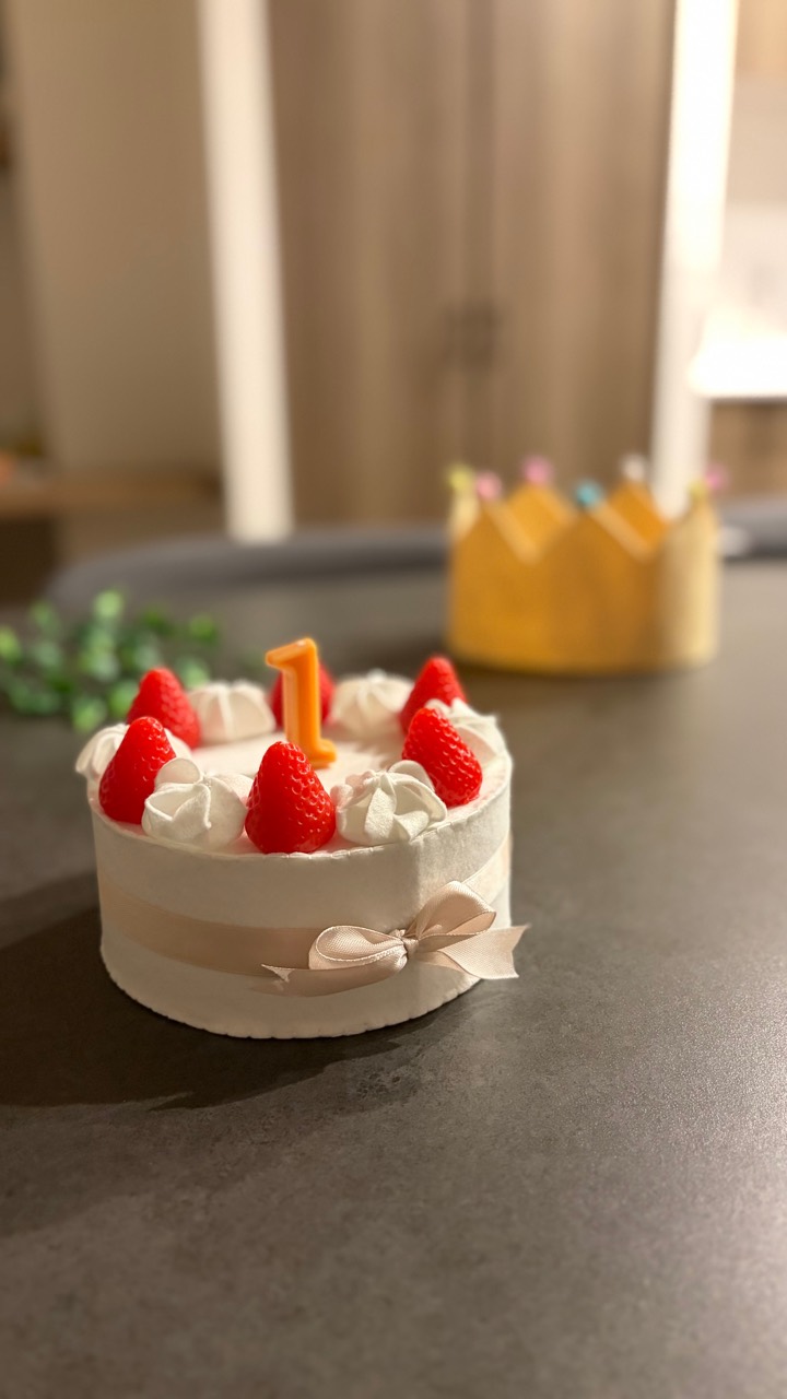 いちごを飾った手作りケーキ